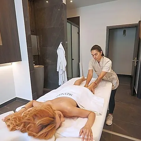 The Healthy Stay-padel, Pool&fitness Hotel